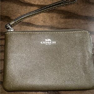 Coach Olive Crossgrain Leather Zip Wristlet Pouch